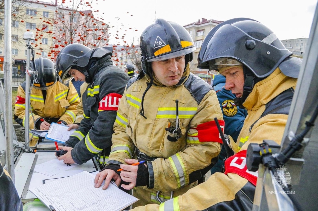 Пожарно-тактические учения провели огнеборцы в одном из корпусов нашей  больницы